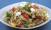 Salade de fusilli Alegria aux poivrons grillés et fromage de chèvre